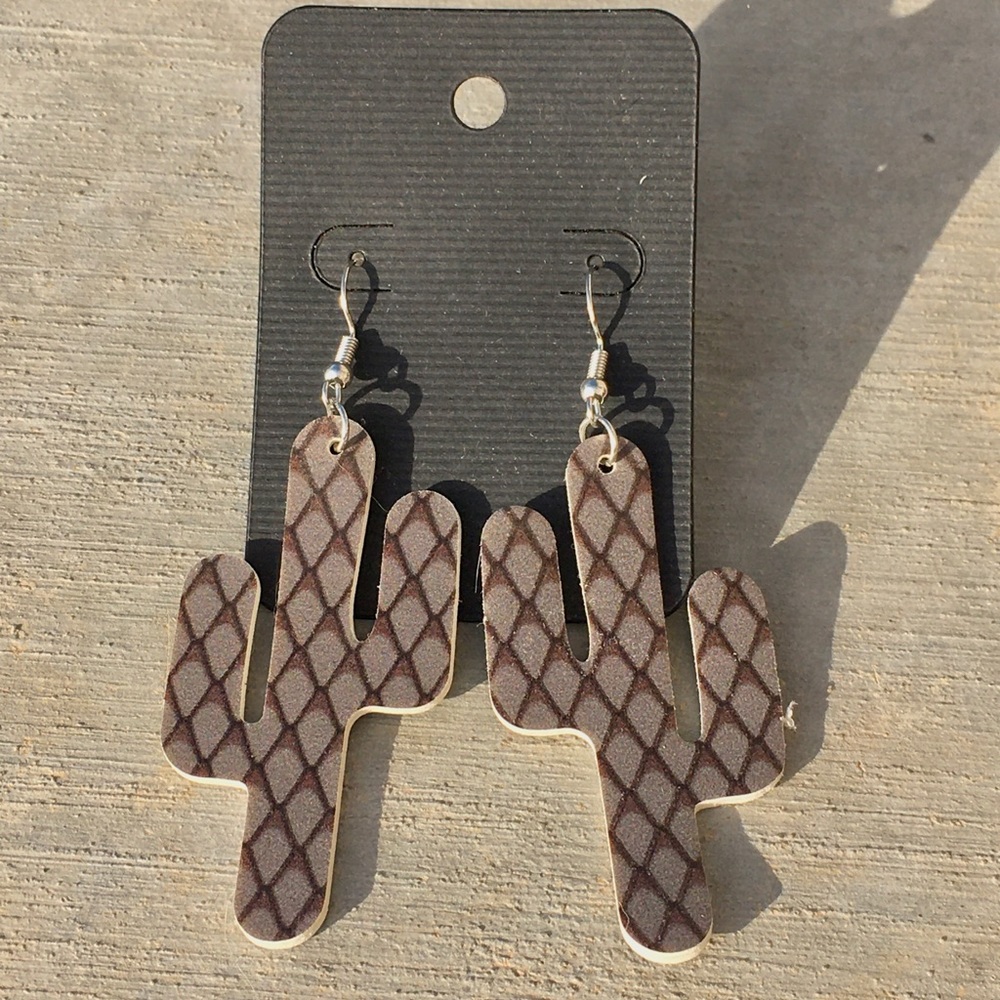 Cute Cactus Earrings!🤎🌻🌵